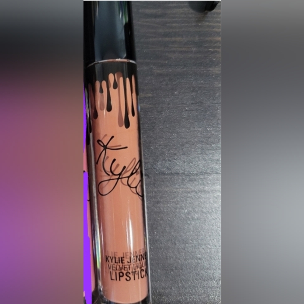Kylie Jenner Basic liquid lipstick